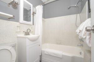 Shadyside At Home Apartments 5405 Fifth Avenue Bathroom