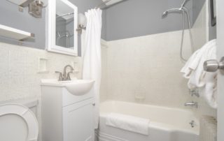 Shadyside At Home Apartments 5405 Fifth Avenue Bathroom